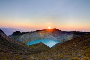 kelimutu-sunrise-flores-indonesia