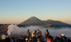 mt-bromo-songa-rafting-ijen-crater-trekking-tour-4-days