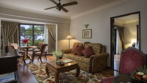 seaview-deluxe-suite-living_slider